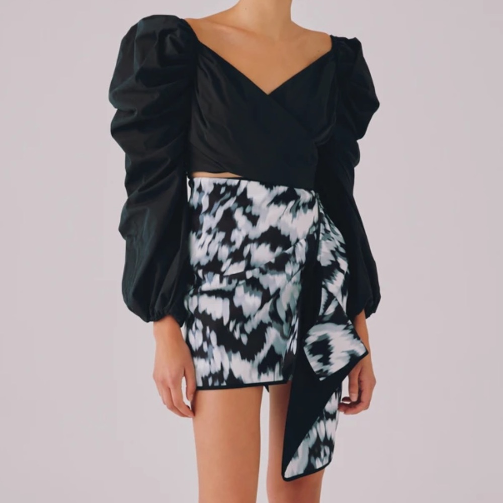 LIKE NEW. CMEO COLLECTIVE NEW STAGE MINI SKIRT